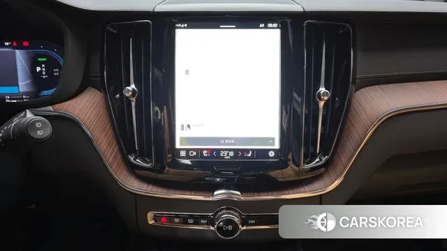 Volvo XC60 second Generation 2025 Белый из Кореи, фото 5