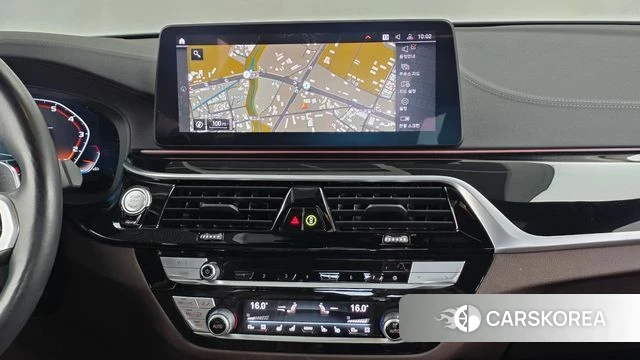 BMW 5 Series (G30) 2021 Белый из Кореи, фото 5