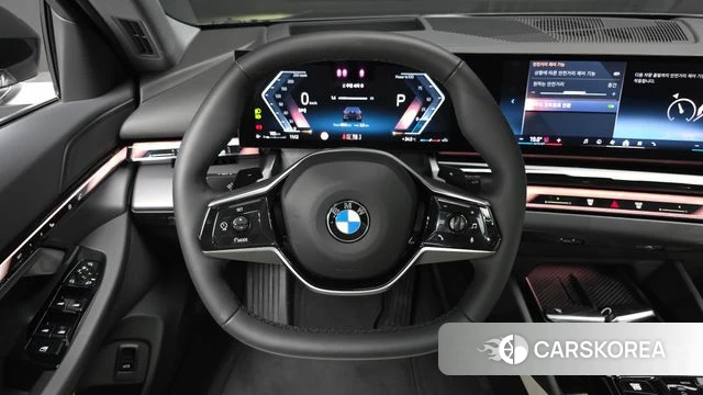 BMW 5 Series (G60) 2025 Черный из Кореи, фото 5