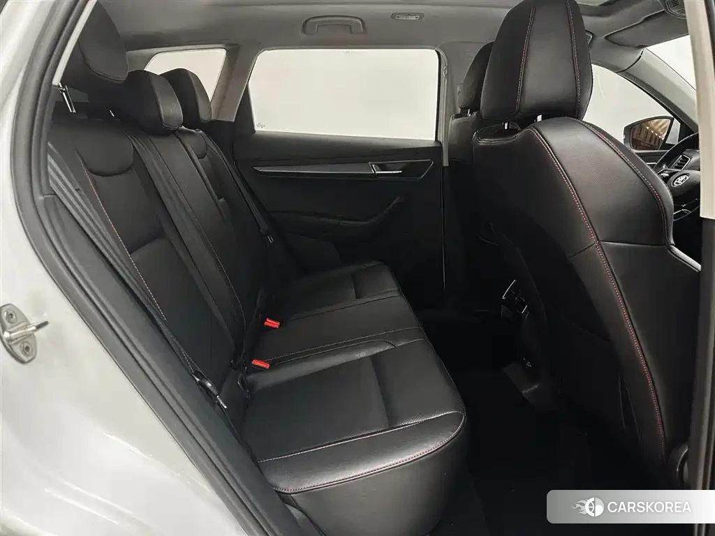 Skoda Krok 2023 Белый из Китая, фото 5