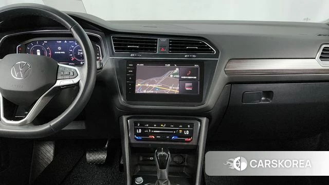 Volkswagen Tiguan Allspace 2023 Белый из Кореи, фото 5