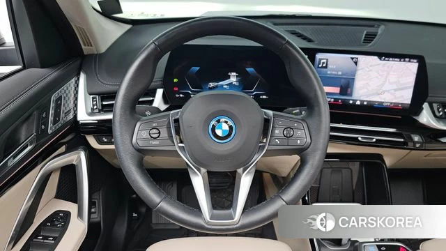 BMW iX1 (U11) 2024 Небесно-голубой из Кореи, фото 5