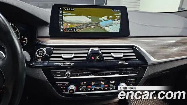 BMW 5 Series (G30) 2018 Белый из Кореи, фото 5