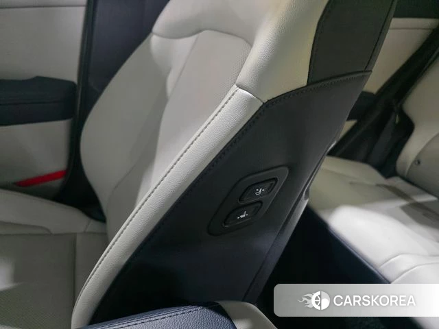 Kia Sportage 5th Generation Hybrid 2023 Белый из Кореи, фото 5