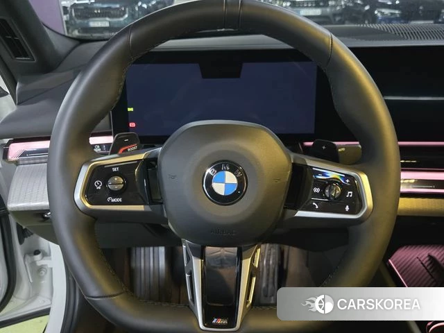 BMW 5 Series (G60) 2025 Белый из Кореи, фото 5