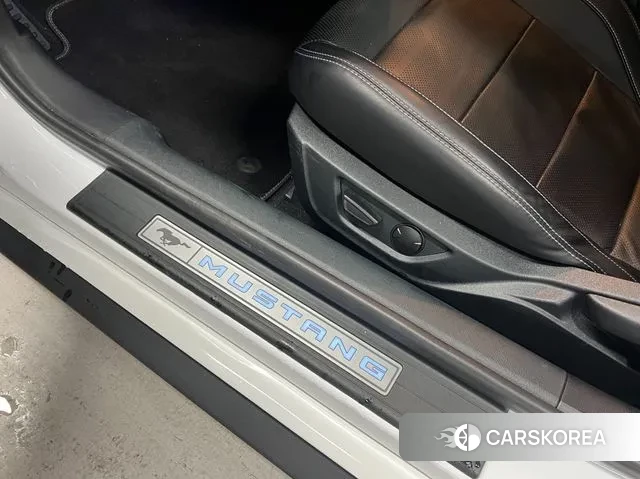 Ford Mustang 2023 Белый из Кореи, фото 5