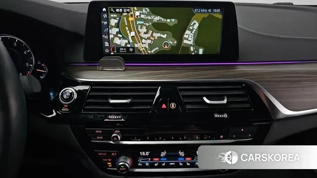 BMW 5 Series (G30) 2018 Белый из Кореи, фото 5