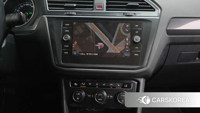 Volkswagen Tiguan second Generation 2019 Белый из Кореи, фото 5