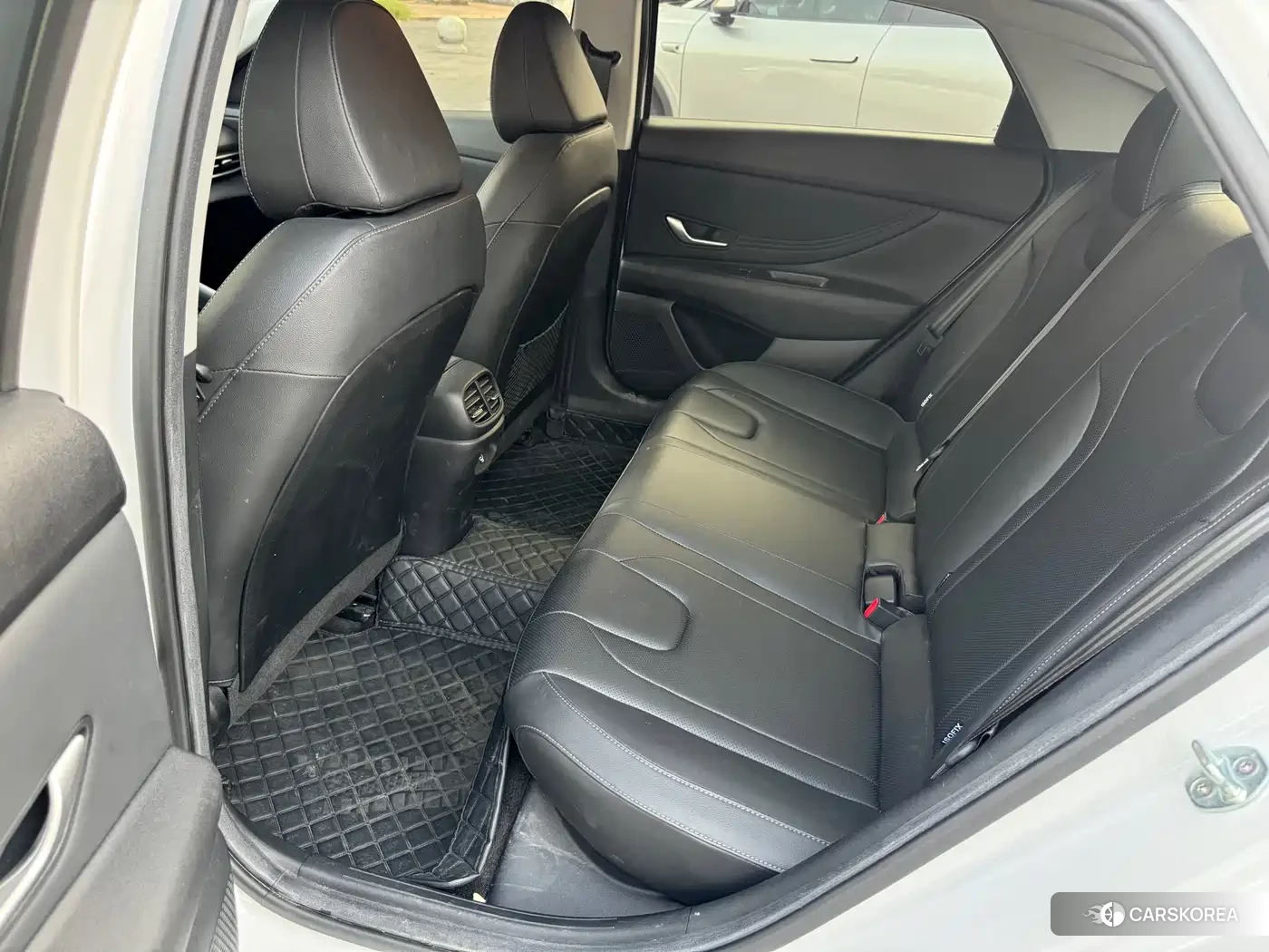 Hyundai Elantra 2023 Белый из Китая, фото 5