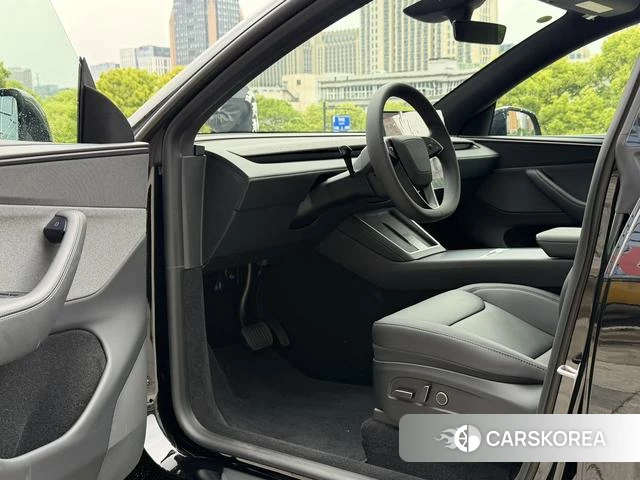 Tesla Model Y 2026 Черный из Китая, фото 5