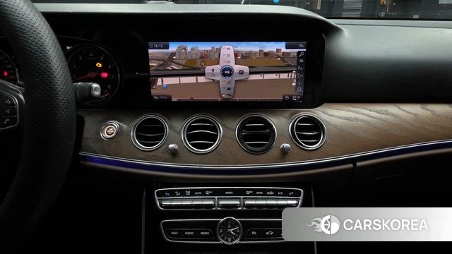 Mercedes-Benz E-Class W213 2018 Серебристо-серый из Кореи, фото 5