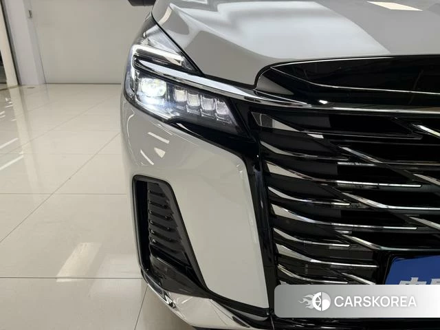 Buick GL8 2023 Белый из Китая, фото 5