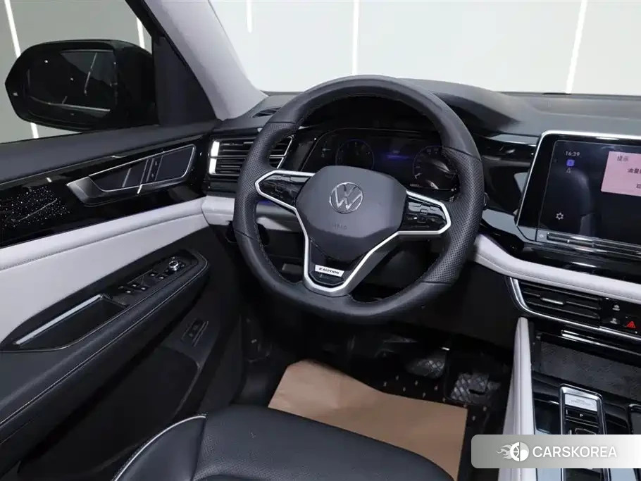 Volkswagen Touareg 2023 Черный из Китая, фото 5