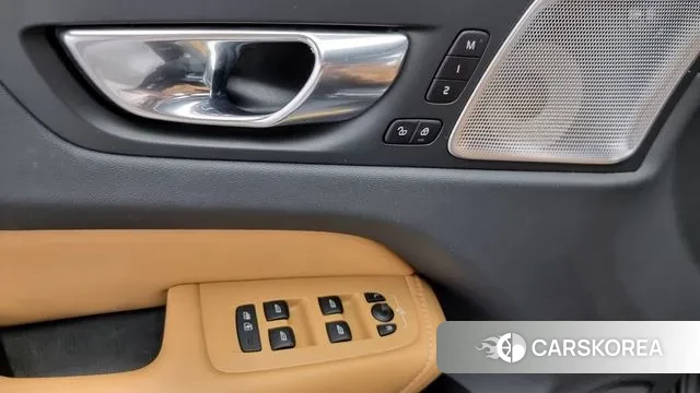 Volvo XC60 second Generation 2022 Черный из Кореи, фото 5