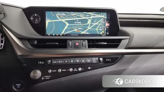 Lexus ES300h 7th generation 2021 Серебряный из Кореи, фото 5