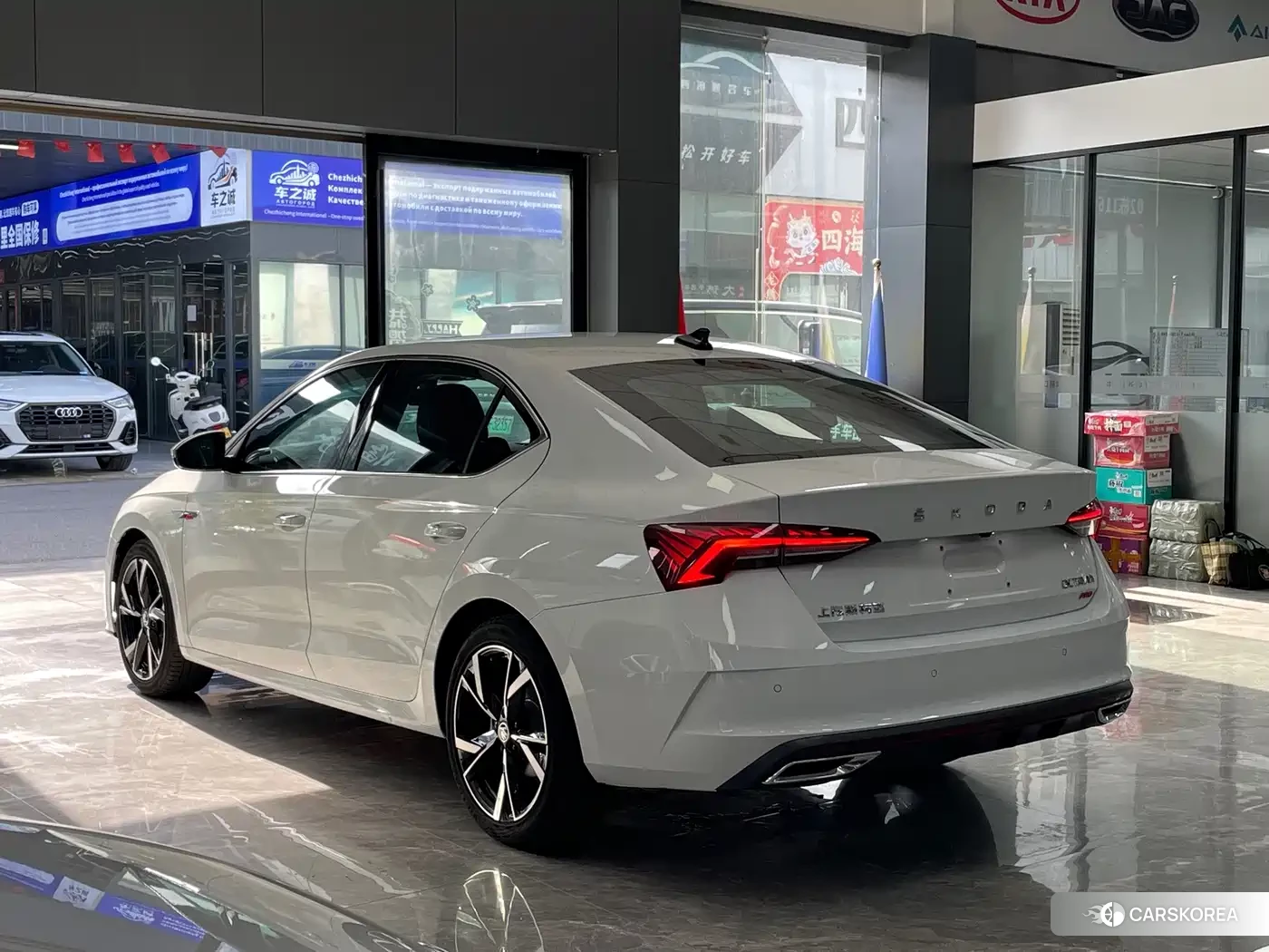 Skoda Octavia 2023 Белый из Китая, фото 5