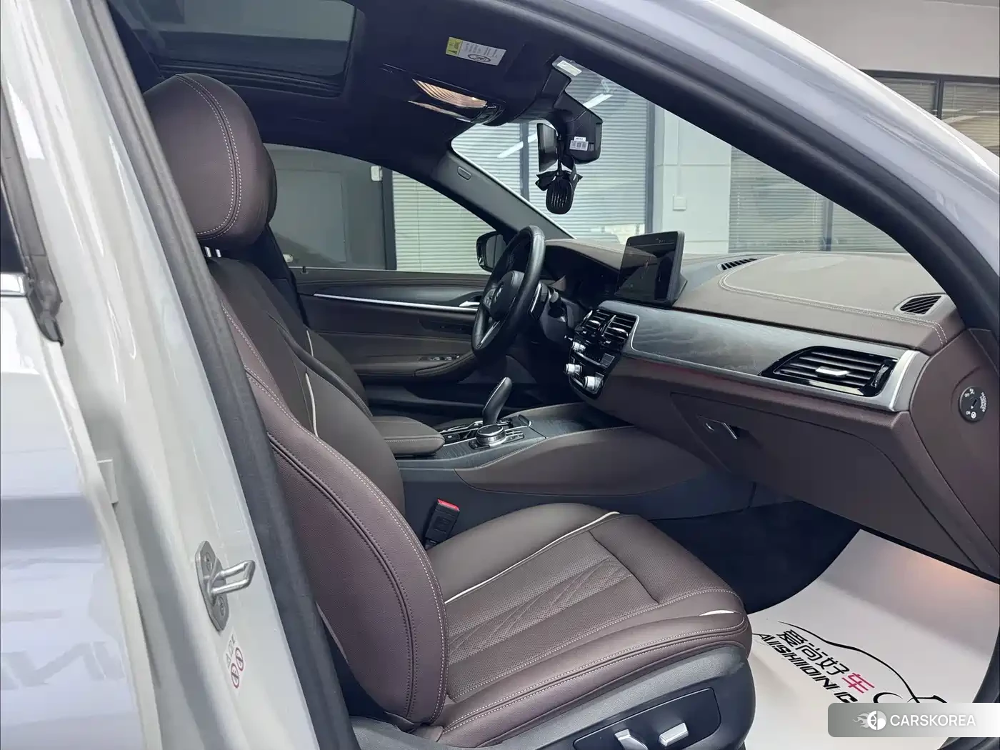 BMW 5 series 2023 Белый из Китая, фото 5