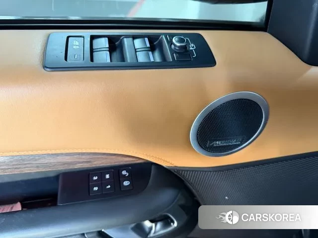 Land Rover Discovery 5 2018 Черный из Кореи, фото 5