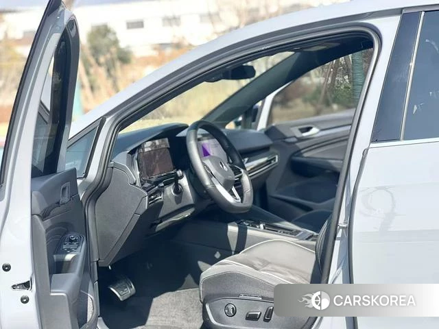 Volkswagen Golf 2024 Серебристо-серый из Китая, фото 5