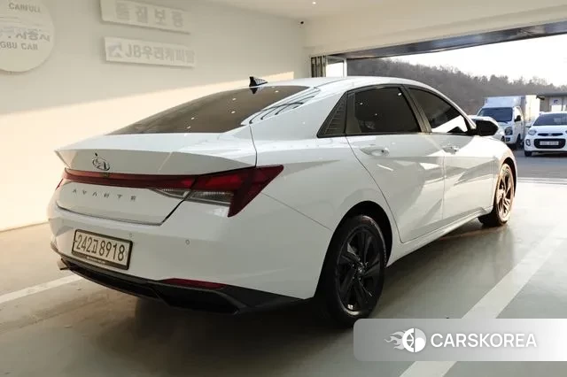 Hyundai Avante Hybrid (CN7) 2022 Белый из Кореи, фото 5