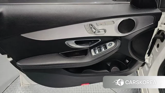 Mercedes-Benz C-Class W205 2018 Белый из Кореи, фото 5