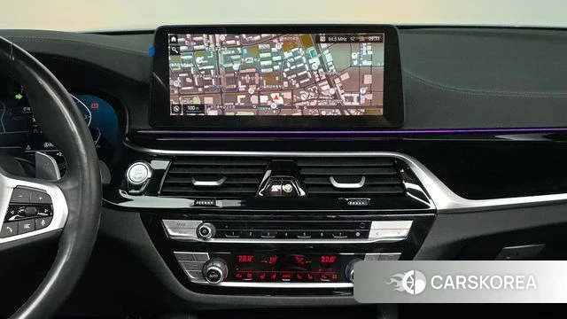 BMW 5 Series (G30) 2022 Серебристо-серый из Кореи, фото 5