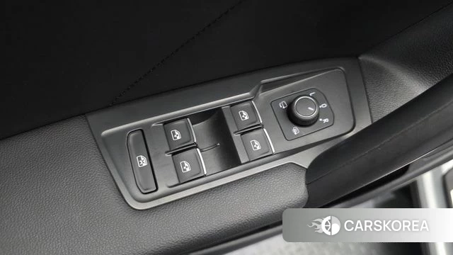 Volkswagen Tiguan Allspace 2023 Белый из Кореи, фото 5