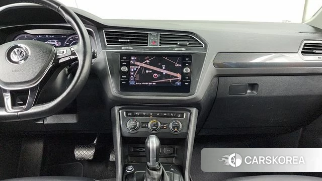 Volkswagen Tiguan second Generation 2018 Серебристо-серый из Кореи, фото 5