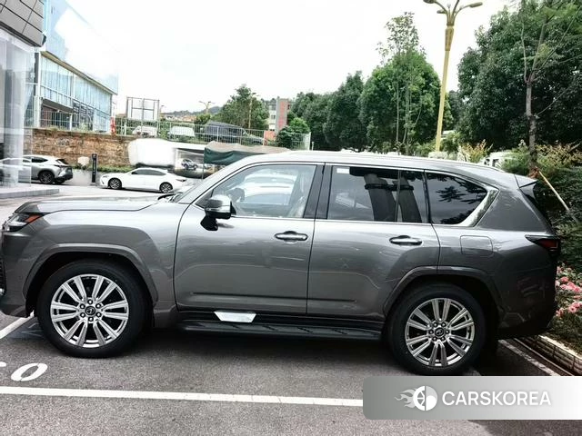 Lexus LX 2025 Серебристо-серый из Китая, фото 5