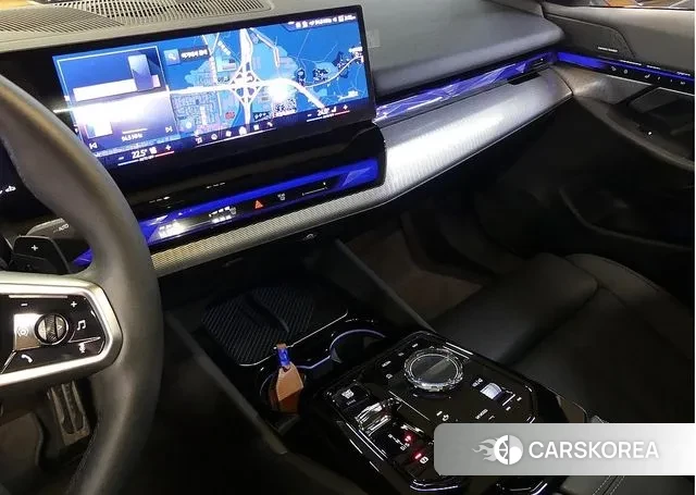 BMW 5 Series (G60) 2023 Белый из Кореи, фото 5