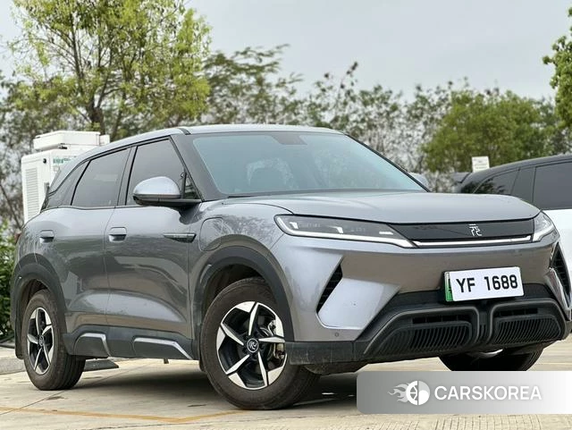 BYD Yuan UP 2025 Темно-серый из Китая, фото 5