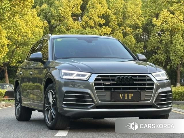 Audi Q5L 2021 Темно-серый из Китая, фото 5