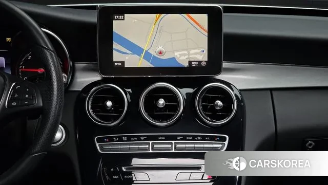 Mercedes-Benz C-Class W205 2018 Белый из Кореи, фото 5