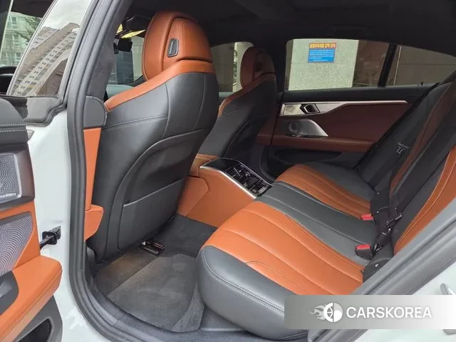 BMW 8 Series (G15) 2023 Белый из Кореи, фото 5