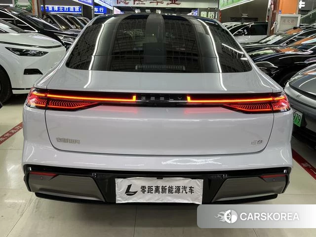 Geely Galaxy Galaxy E8 2025 Серебристо-серый из Китая, фото 5