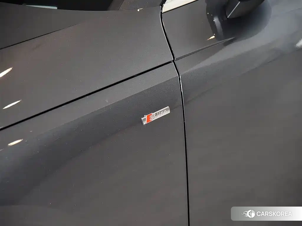 Audi A4L 2022 Silver/gray из Китая, фото 5