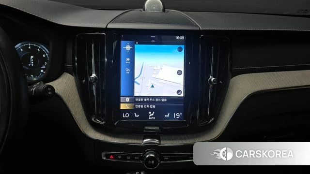 Volvo XC60 second Generation 2019 Белый из Кореи, фото 5