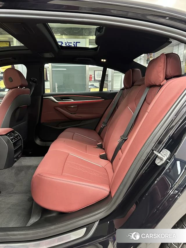 BMW 5 series 2023 Черный из Китая, фото 5