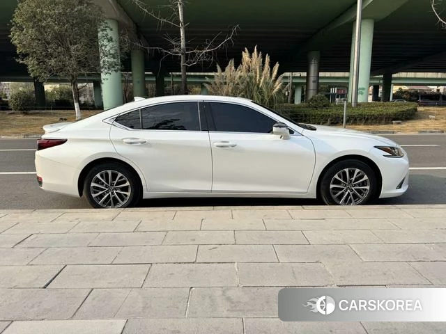 Lexus ES 2023 Белый из Китая, фото 5