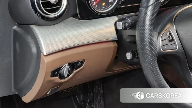 Mercedes-Benz E-Class W213 2018 Белый из Кореи, фото 5