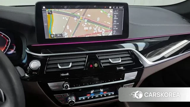 BMW 5 Series (G30) 2023 Белый из Кореи, фото 5