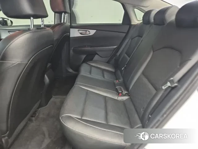 Kia The New K3 2nd generation 2021 Белый из Кореи, фото 5