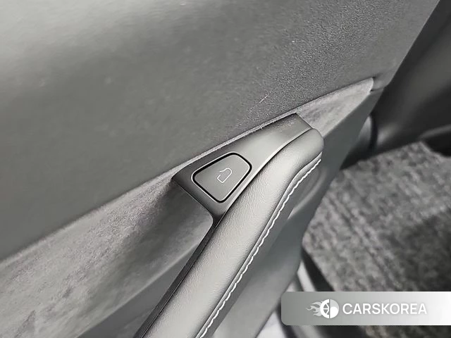 Tesla Model Y 2025 Серый из Кореи, фото 5