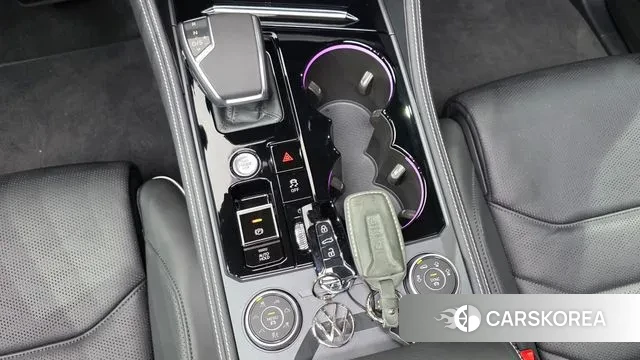 Volkswagen Touareg 3rd generation 2025 Черный из Кореи, фото 5