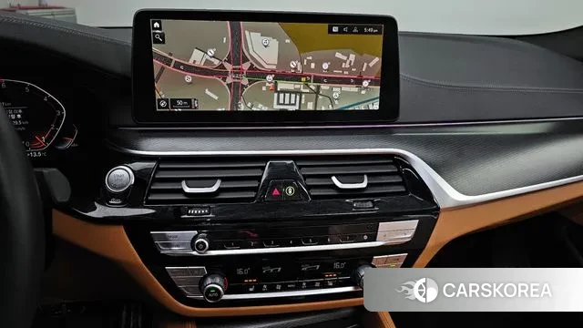 BMW 5 Series (G30) 2022 Белый из Кореи, фото 5