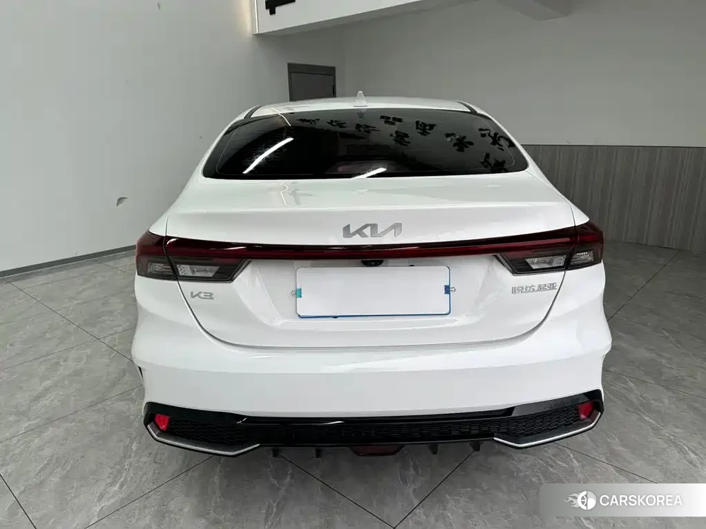 Kia K3 2023 Белый из Китая, фото 5
