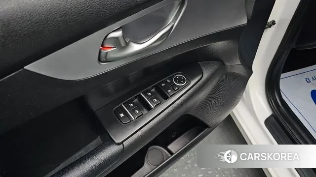 Kia The New K3 2nd generation 2021 Белый из Кореи, фото 5