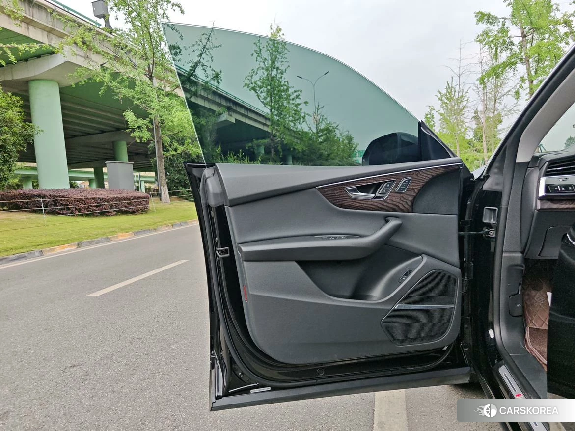 Audi Q8 2020 Черный из Китая, фото 5