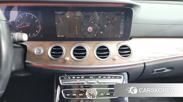 Mercedes-Benz E-Class W213 2019 Серебряный из Кореи, фото 5