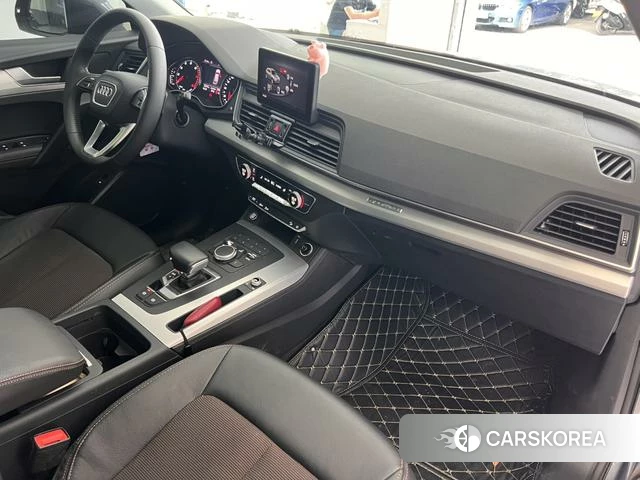 Audi Q5L 2021 Серебристо-серый из Китая, фото 5